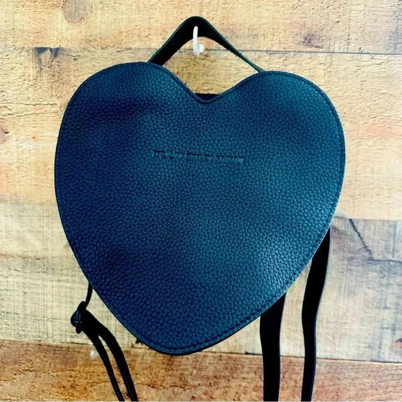 Sold Out Rare Melt Cosmetics Fatally Yours Heart Crossbody - Picture 4 of 9